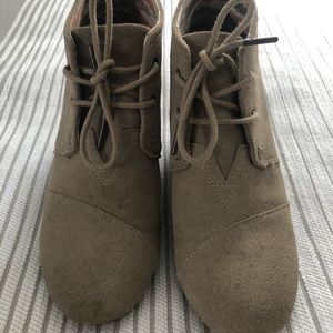 TOMS wedges